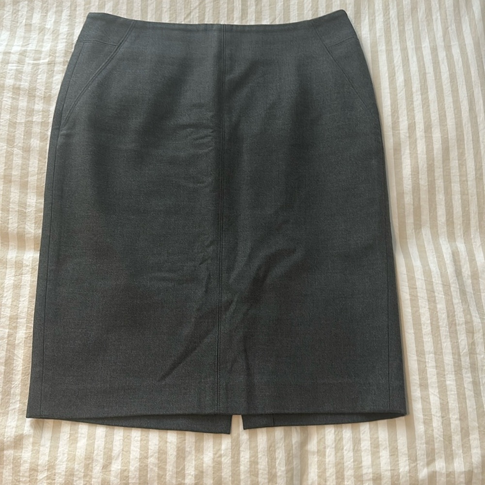 Ann Taylor LOFT gray pencil skirt size 8